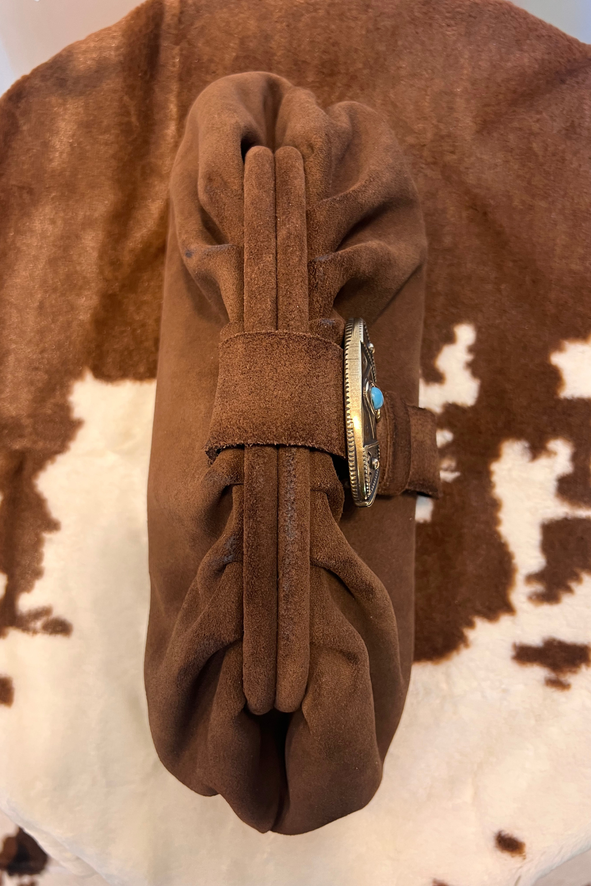Clutch in camoscio e fibbia