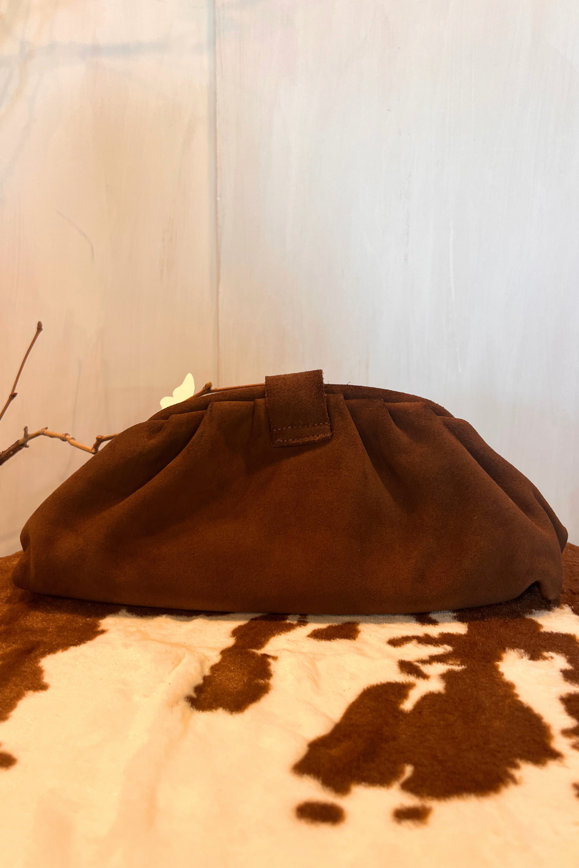 Clutch in camoscio e fibbia