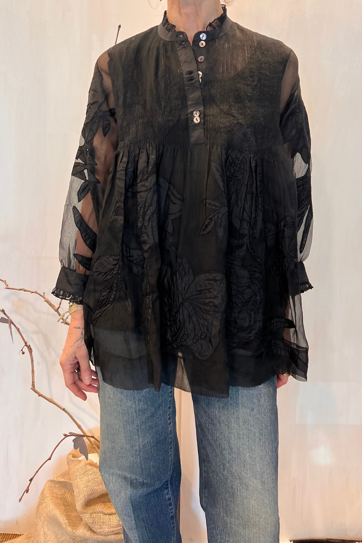 Camicia in voile con ricami