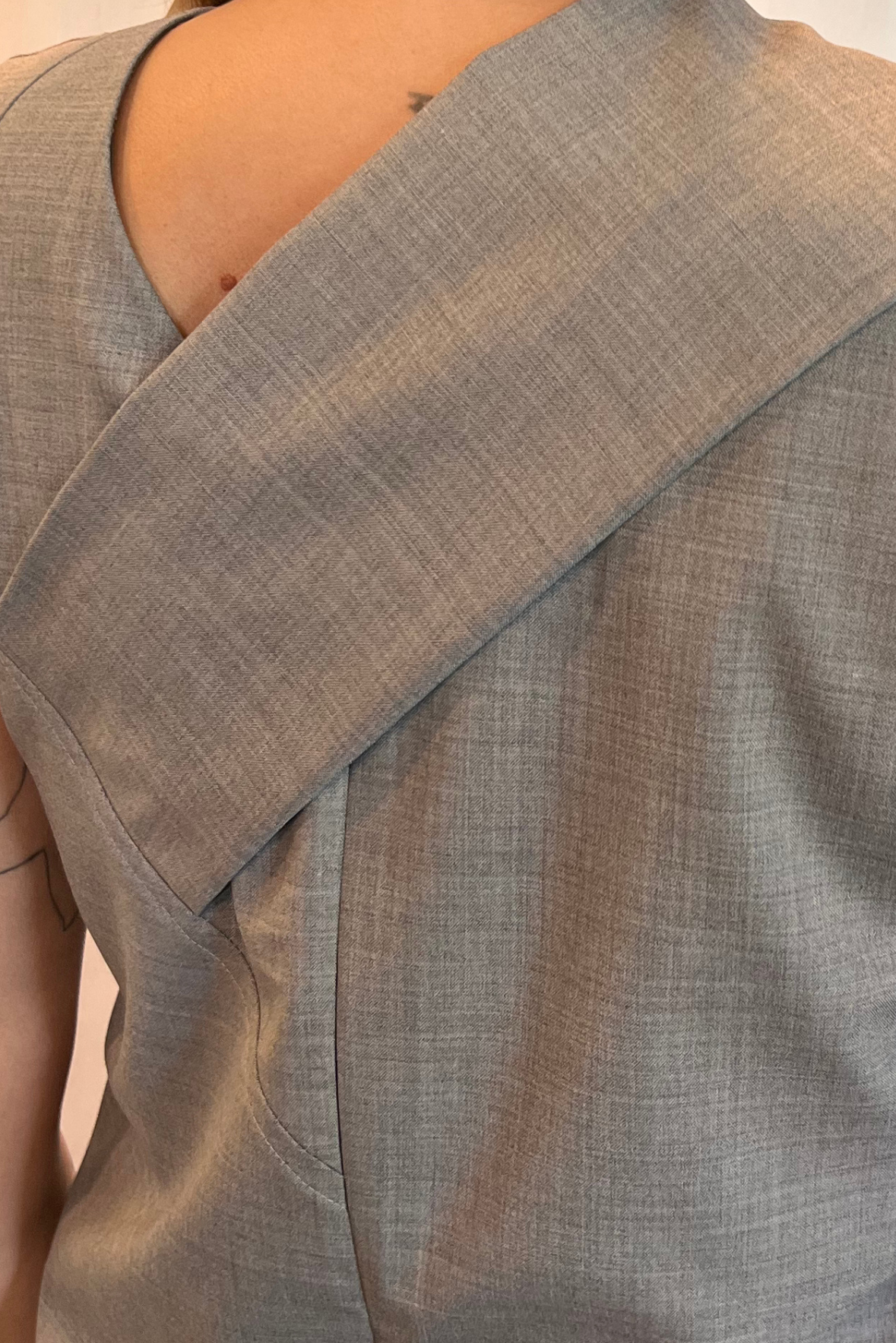 Tubino midi spacchi e sciarpa