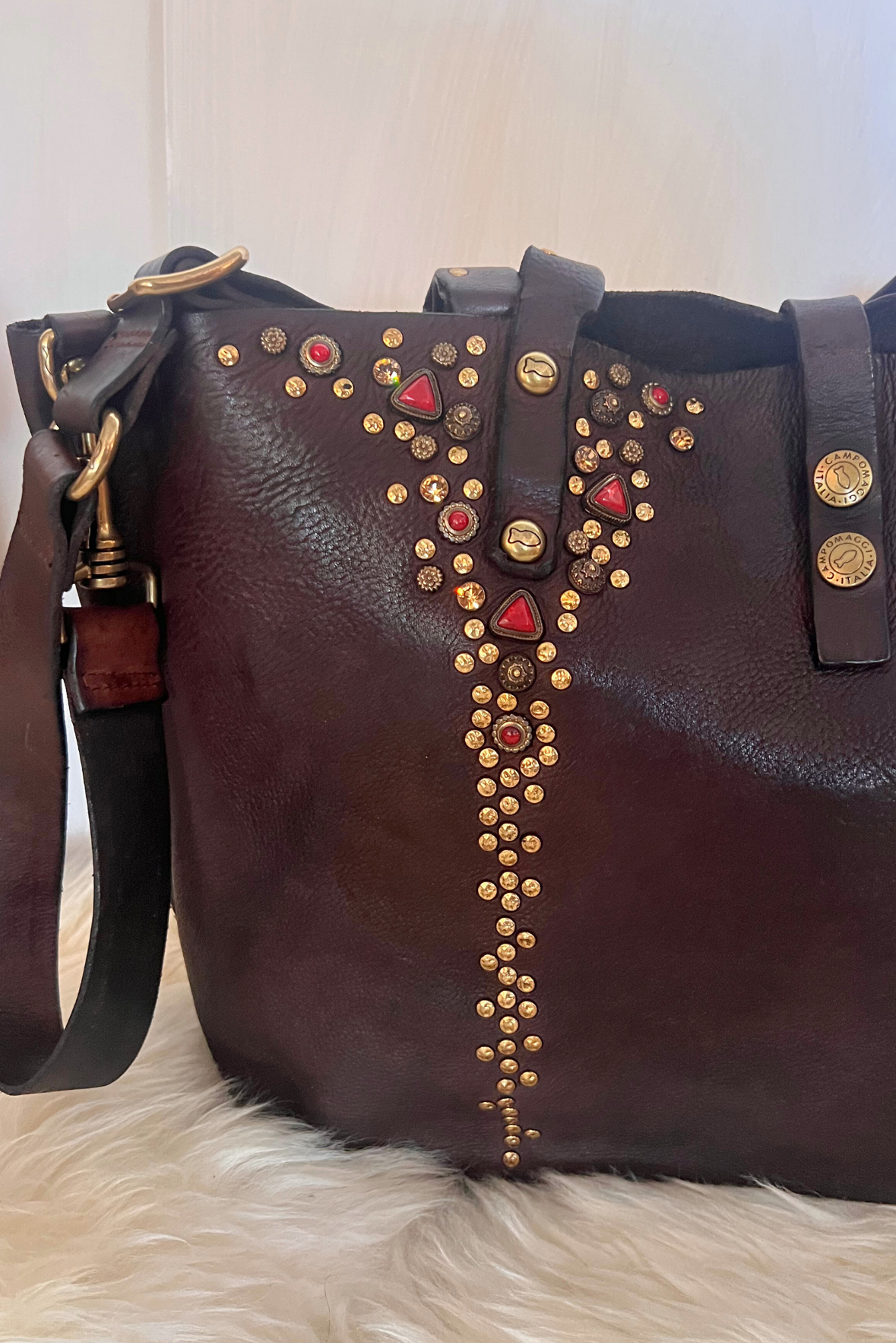 Shopper in pelle e borchie