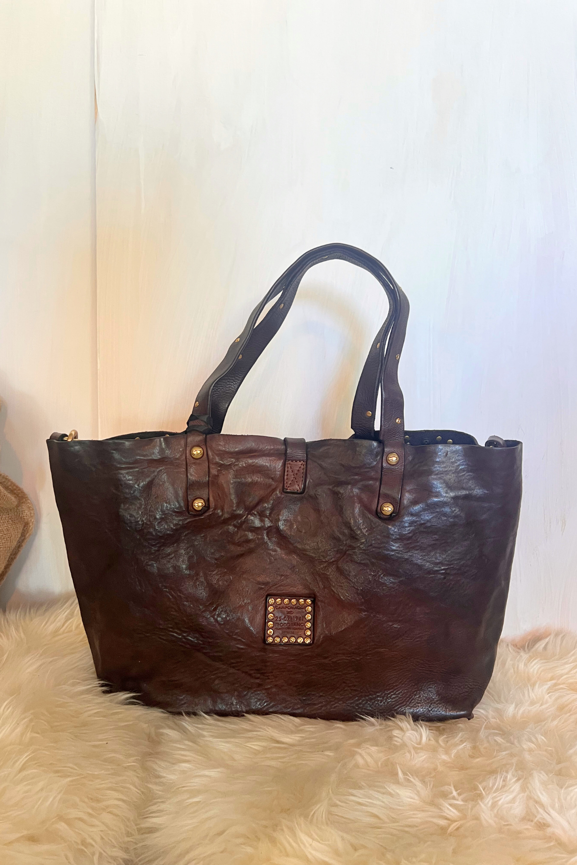 Shopper in pelle e borchie
