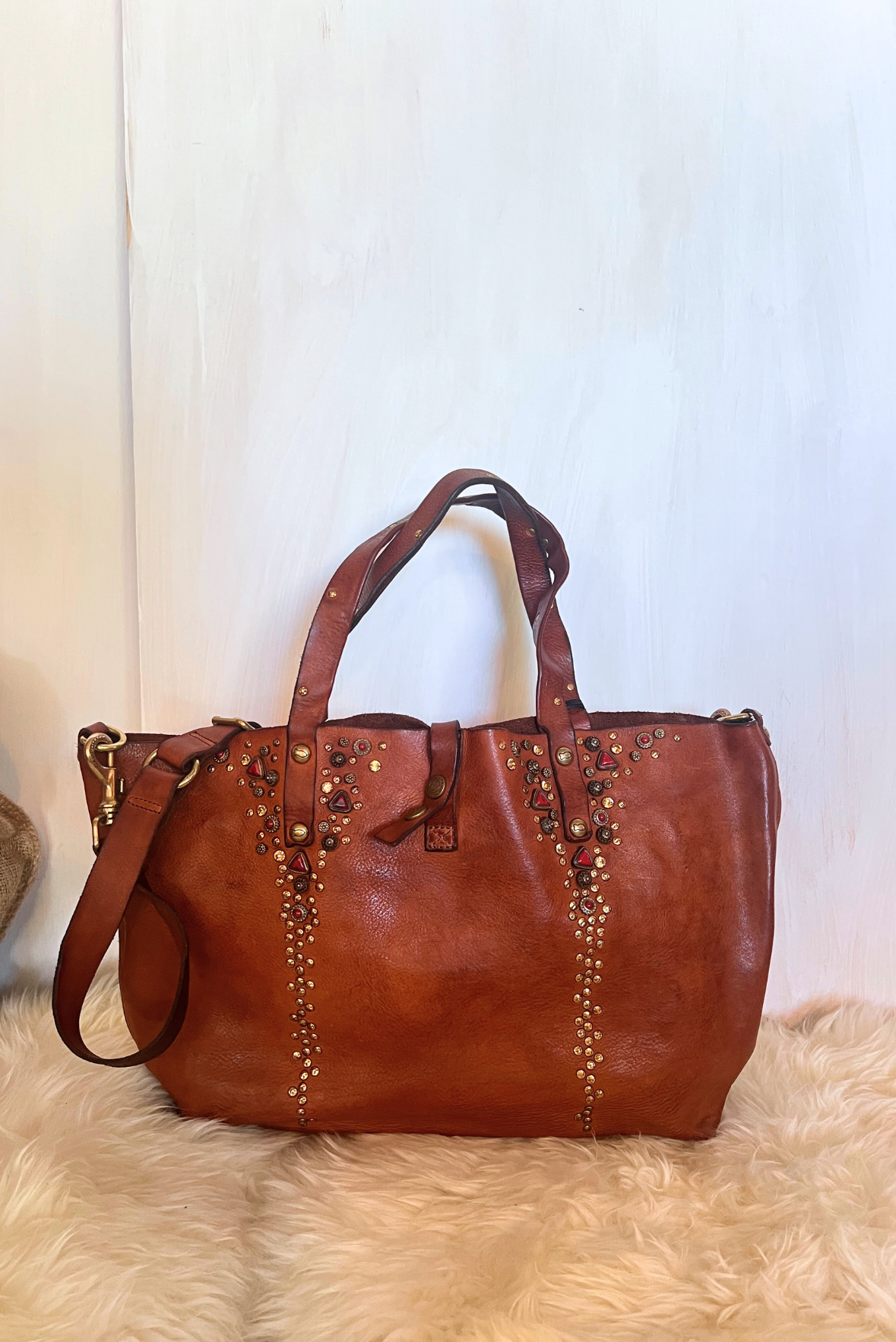 Shopper in pelle e borchie