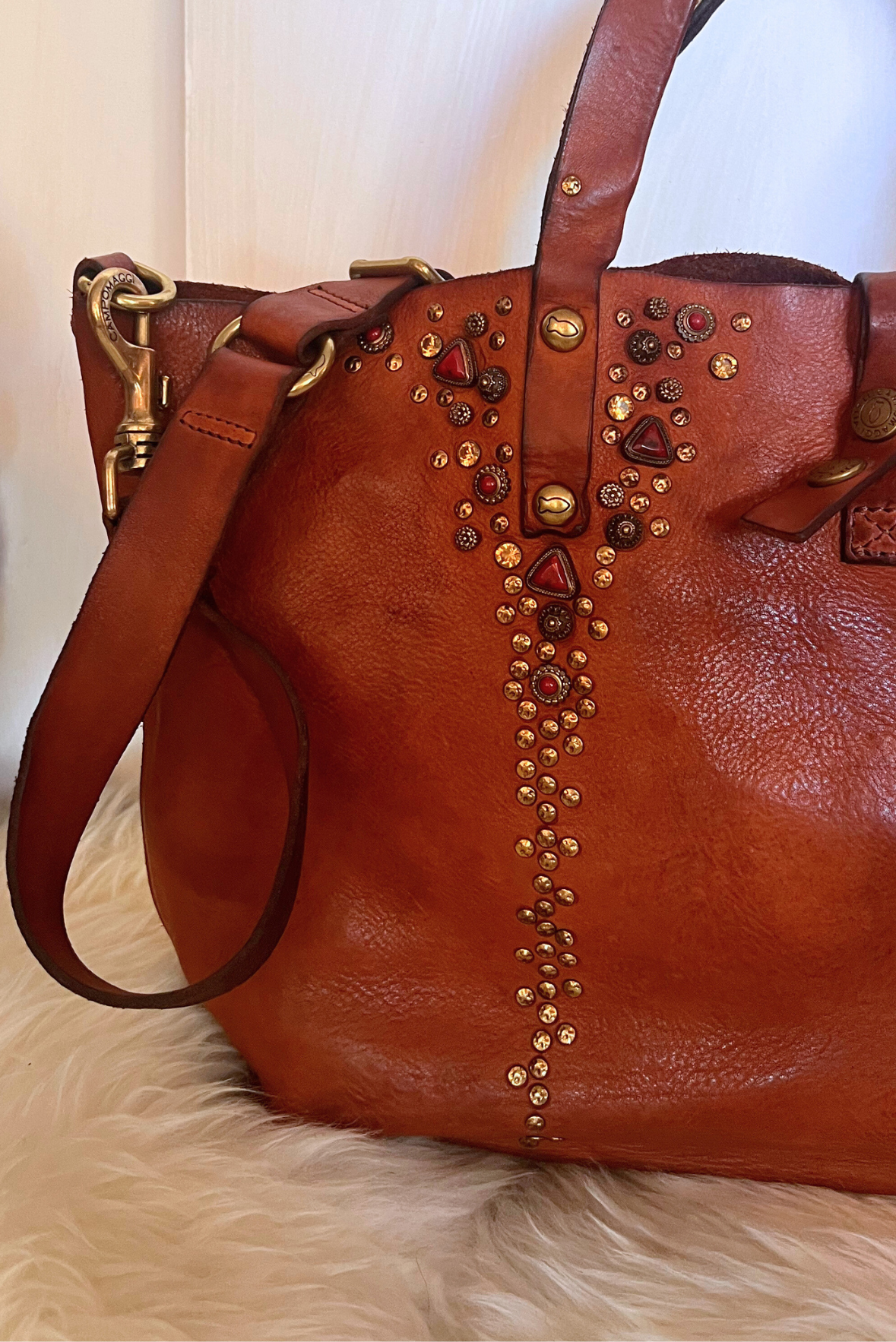 Shopper in pelle e borchie