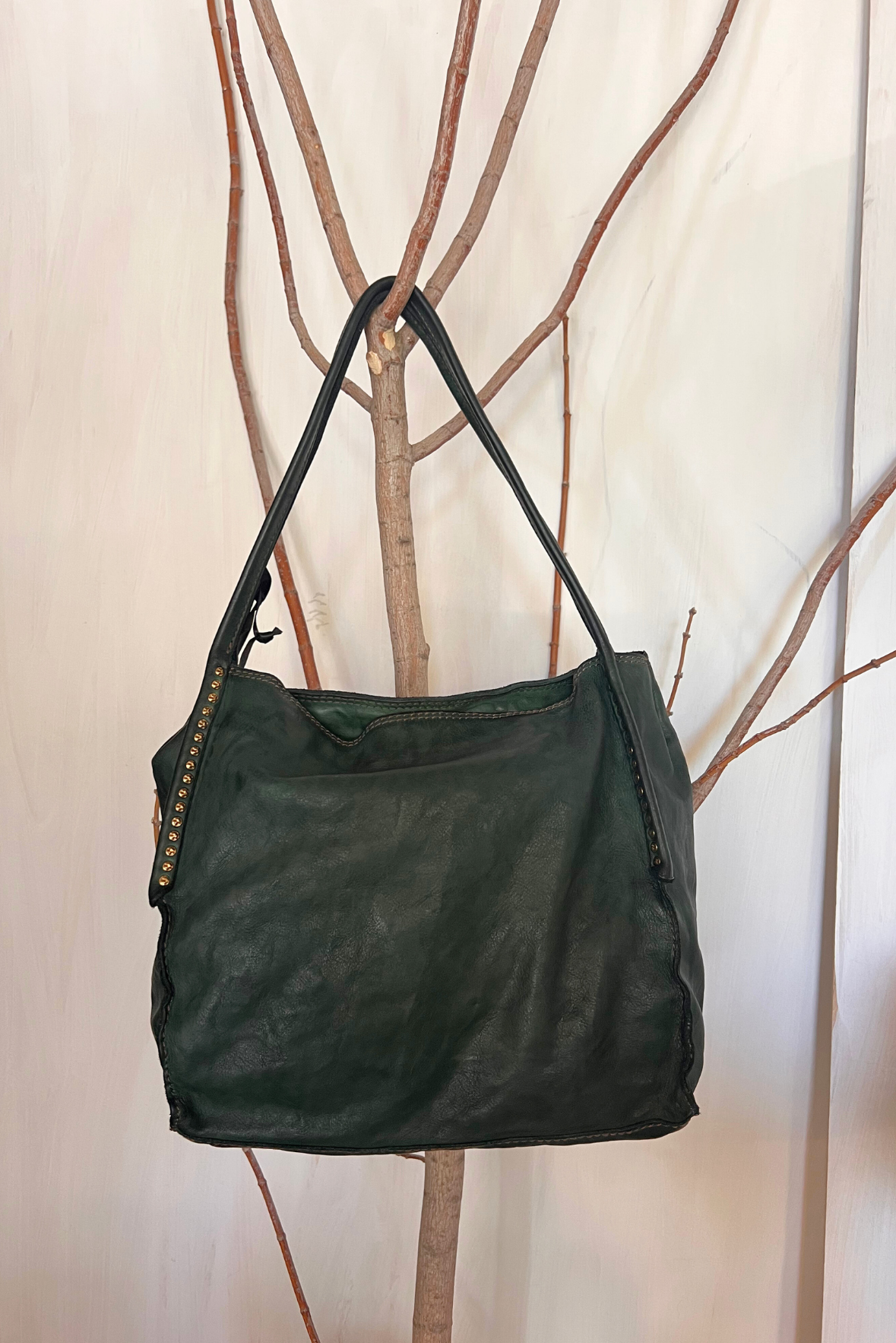 Borsa shopper con borchiette