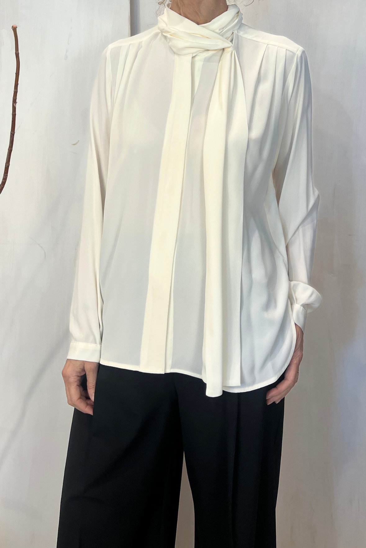 Camicia misto seta con sciarpa