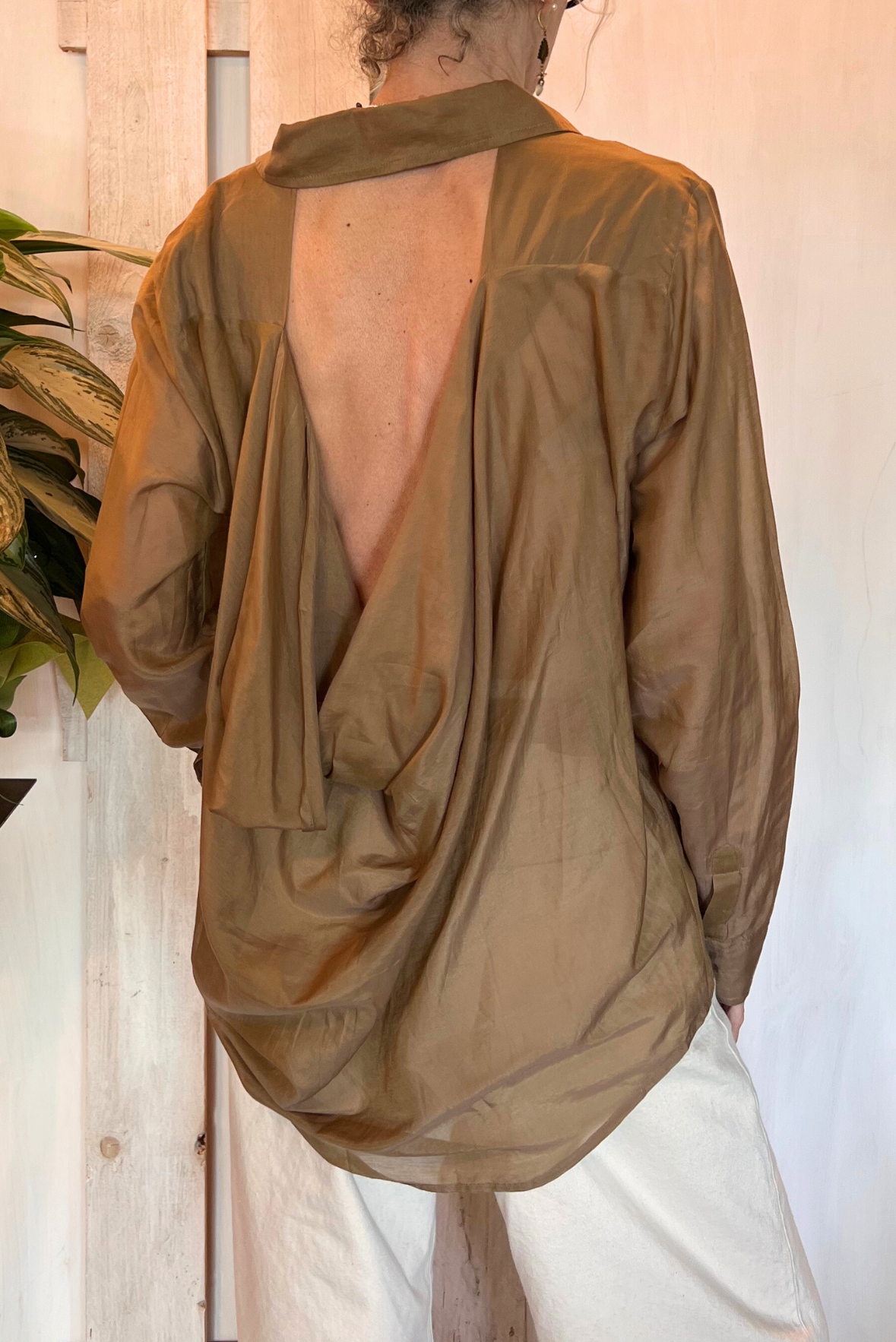 Camicia misto seta scollo schiena