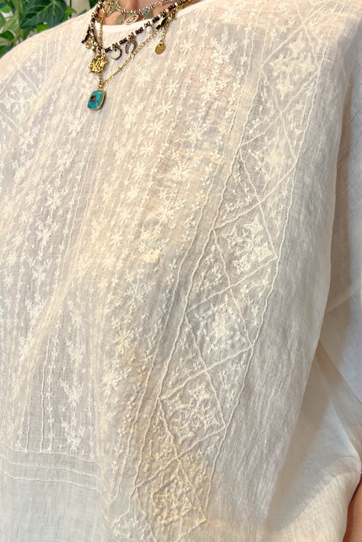 Blusa in lino con ricami