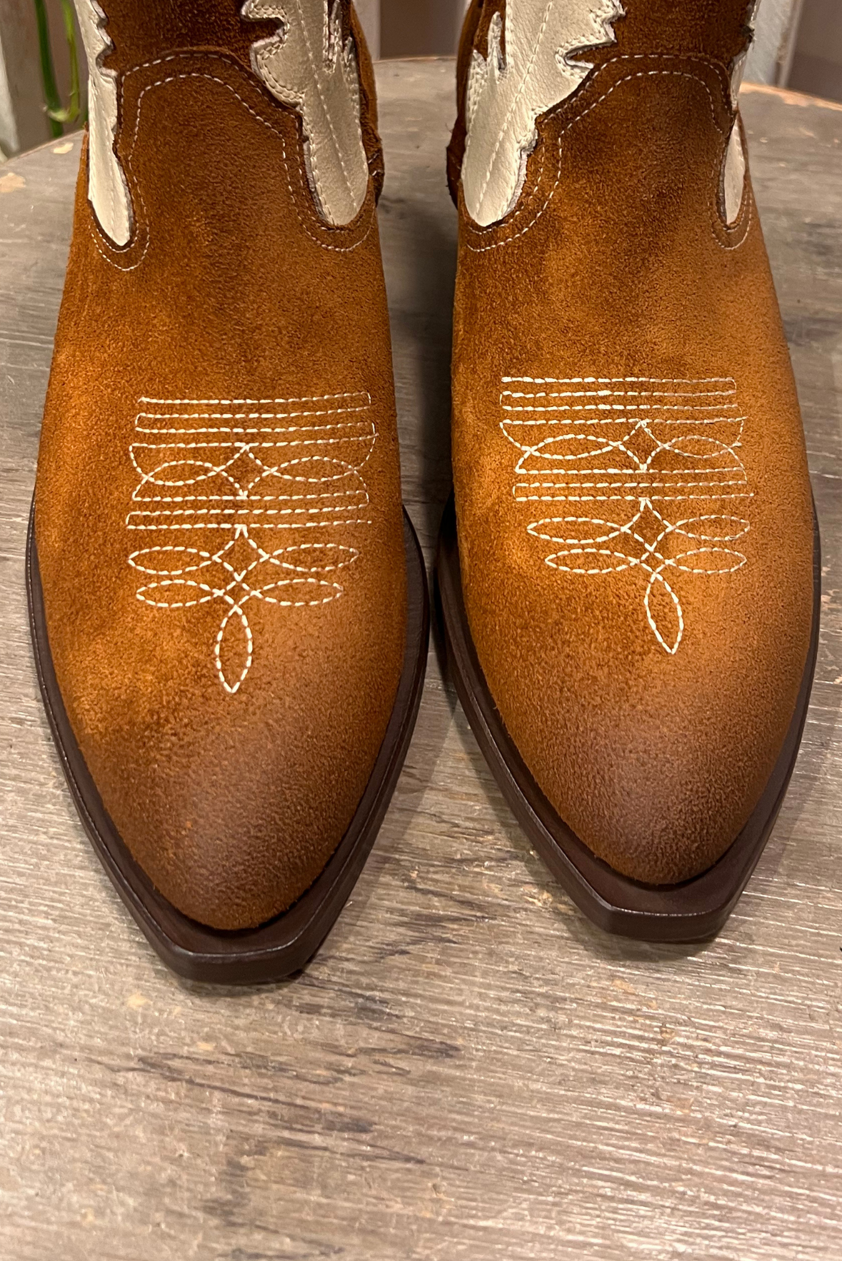 Texano in camoscio con ricami