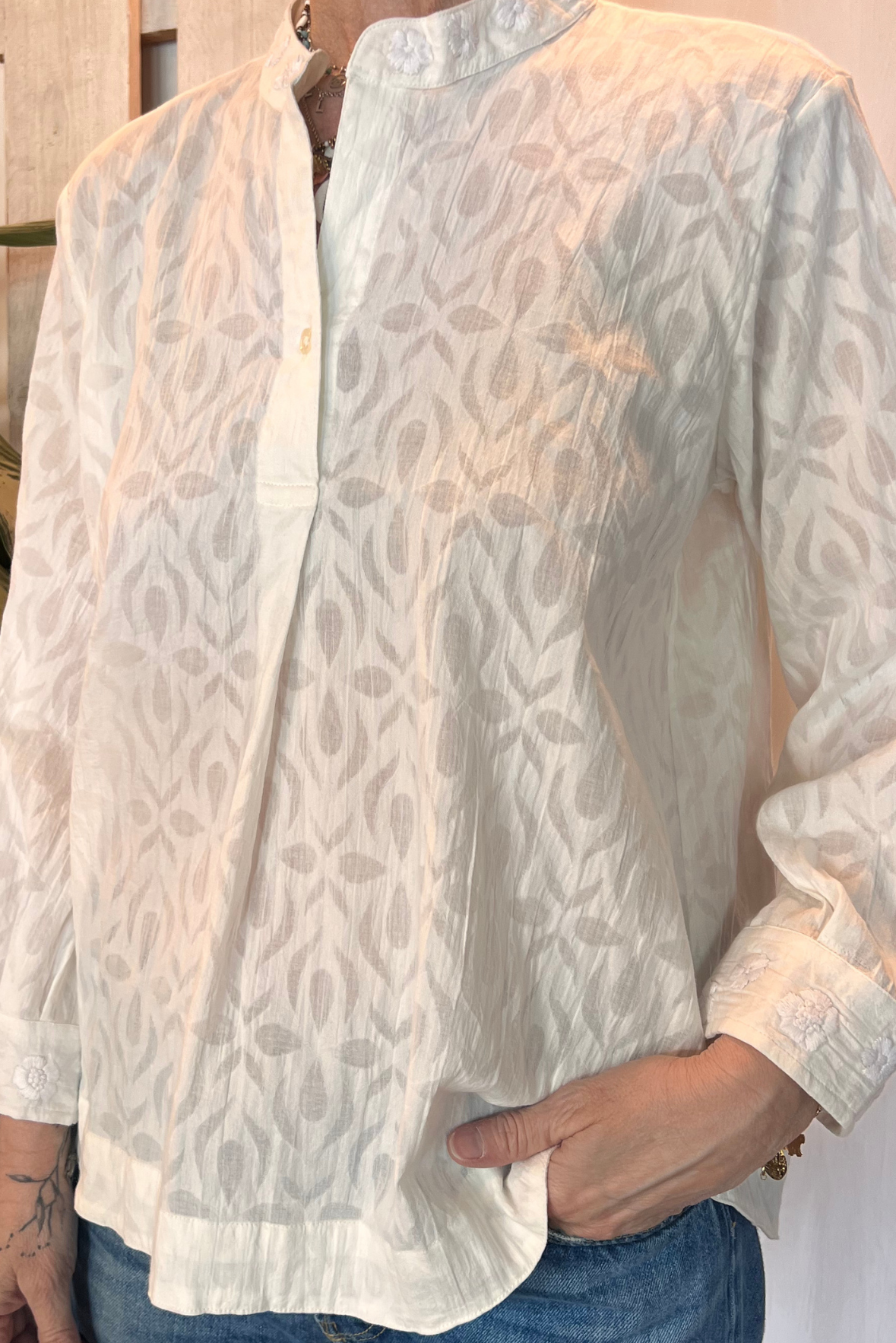 Blusa in cotone ricami
