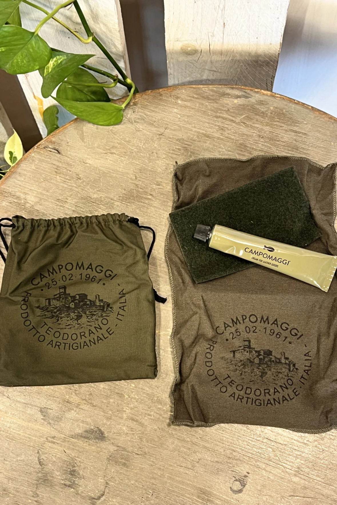 Borsa mezzaluna in pelle