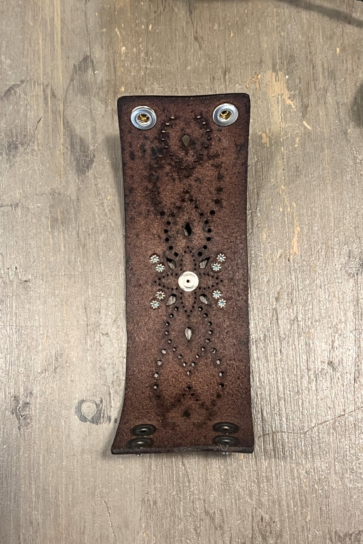 Bracciale in pelle con turchesi