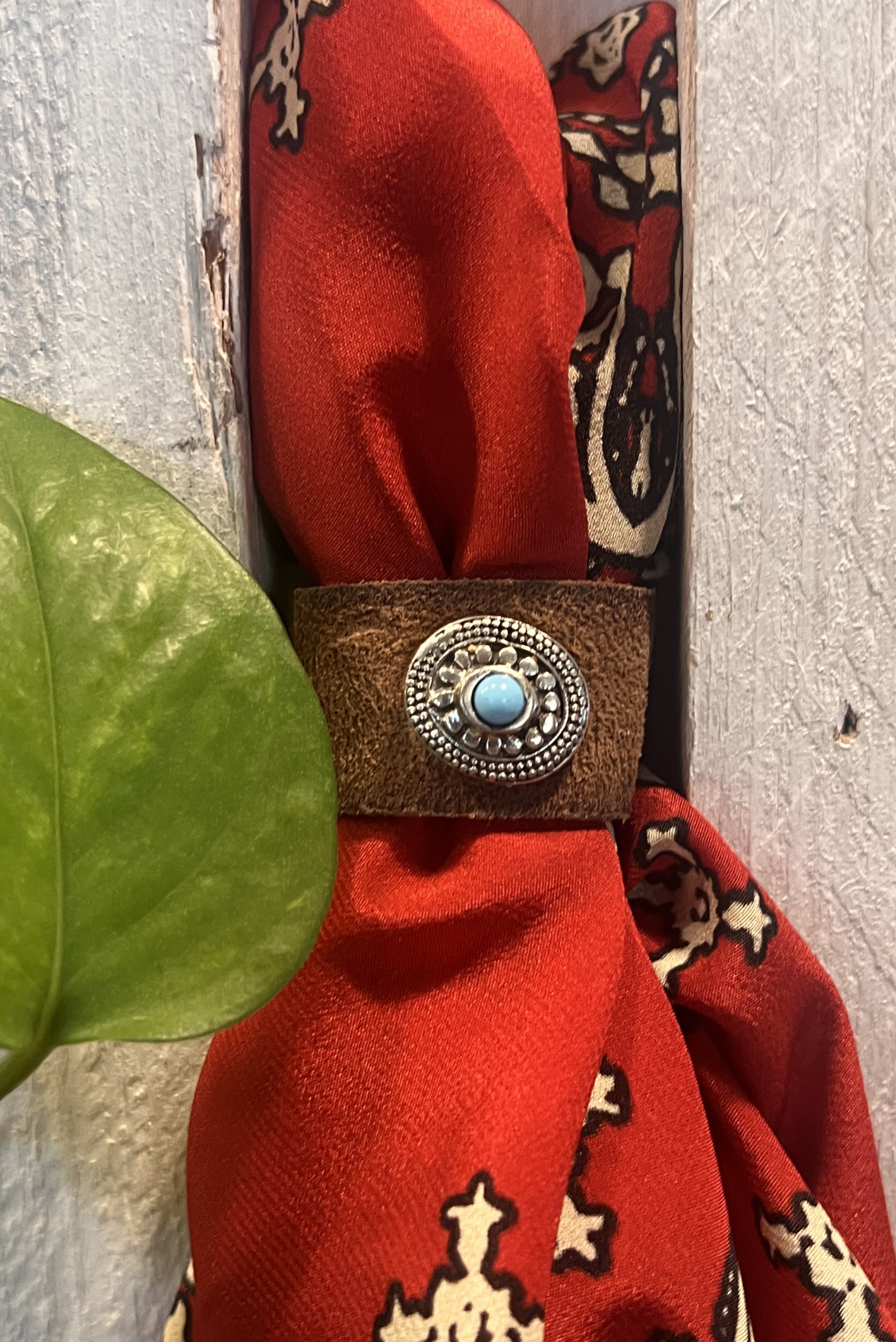 Ferma bandana in pelle