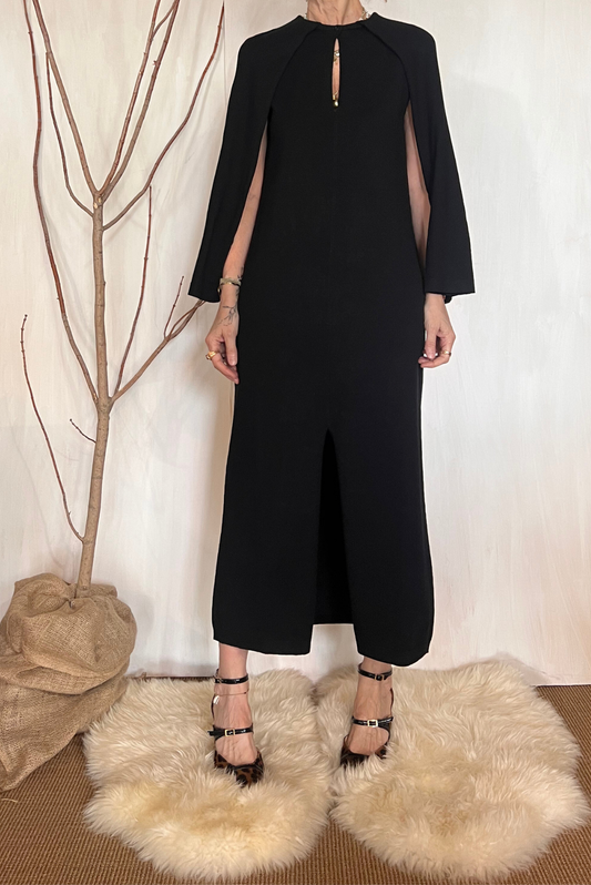 Abito in maglia con mantella