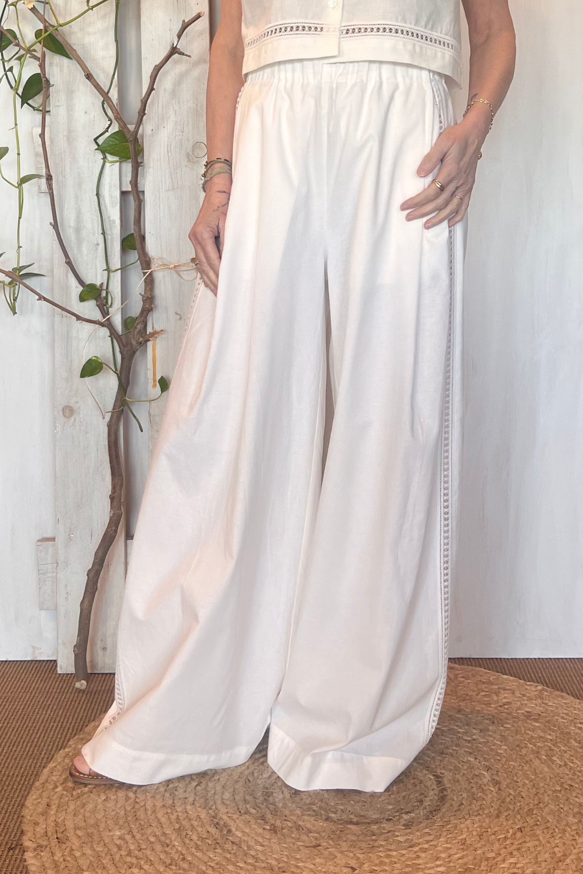Pantalone palazzo con ricami