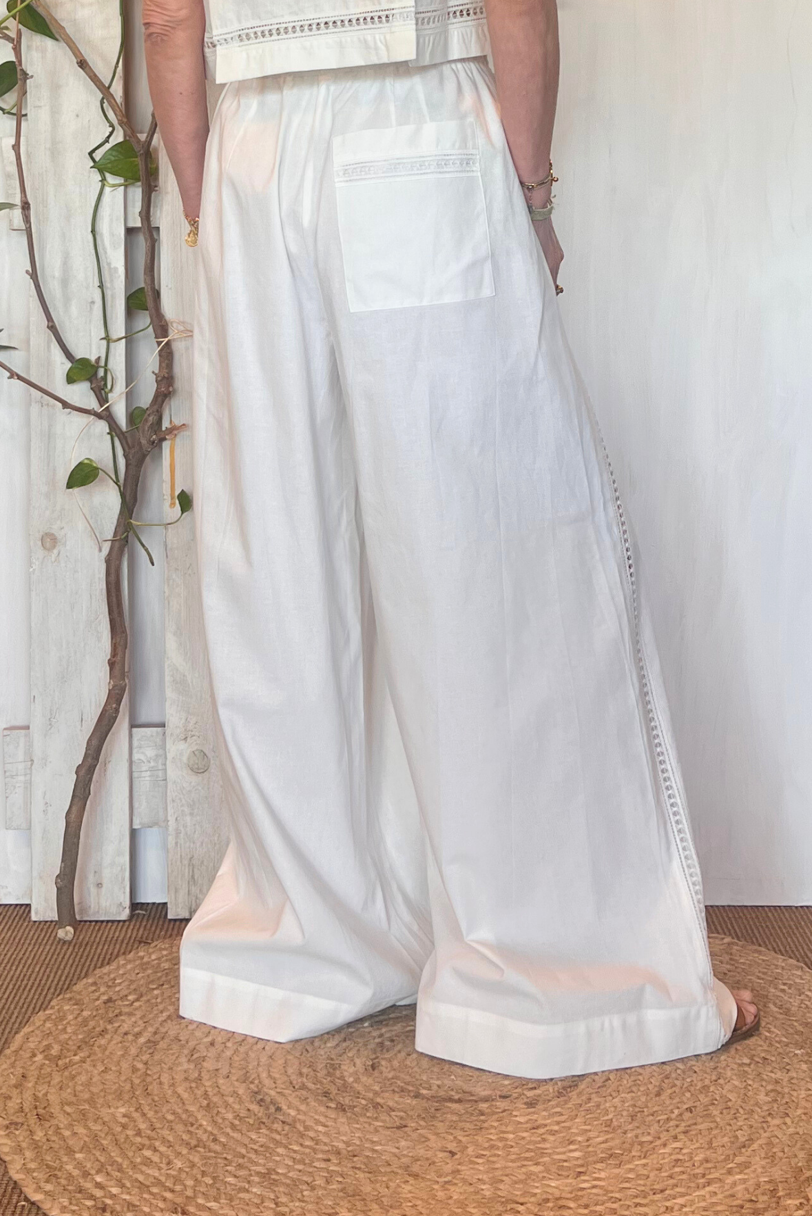 Pantalone palazzo con ricami