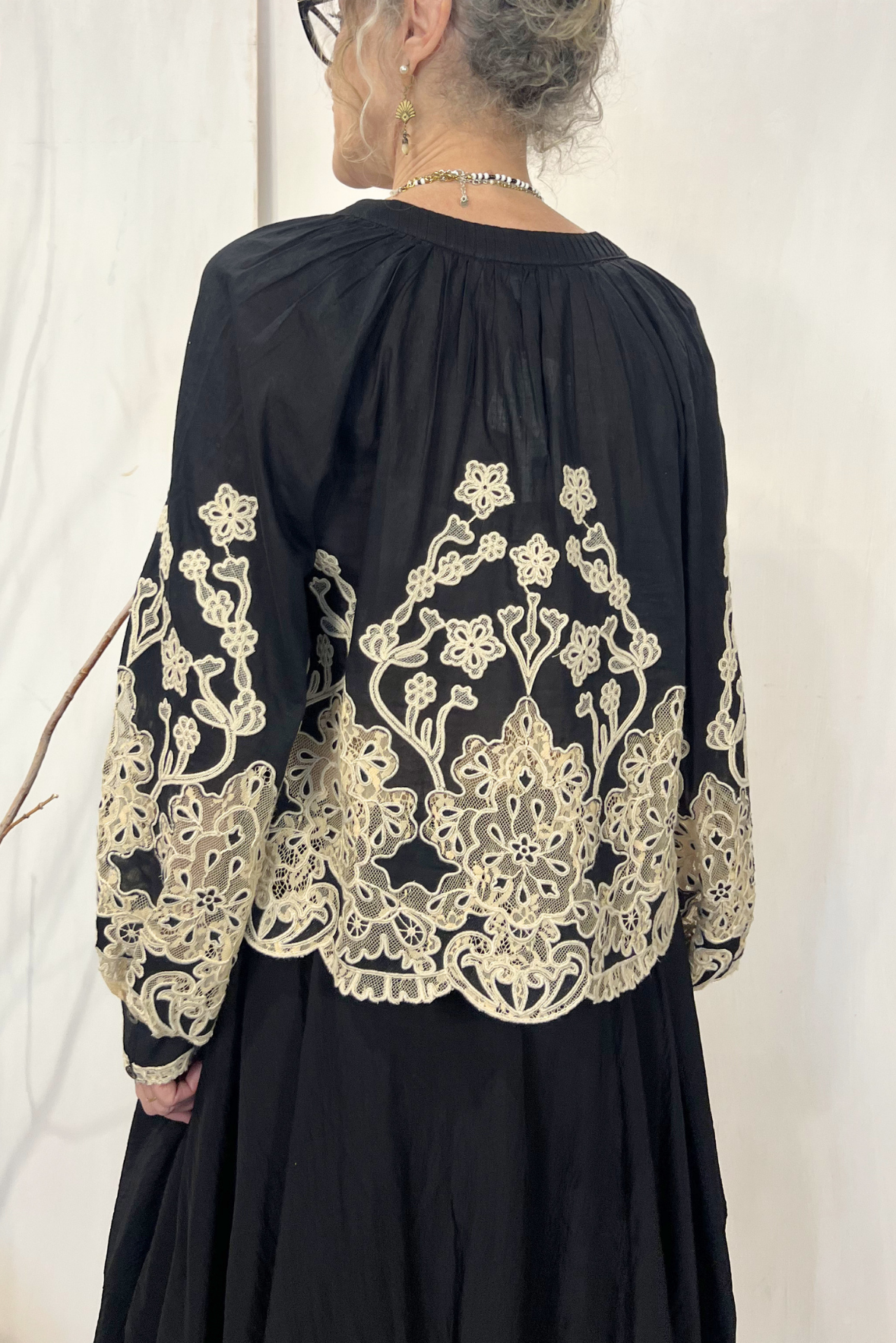 Camicia con pizzo e maniche a palloncino