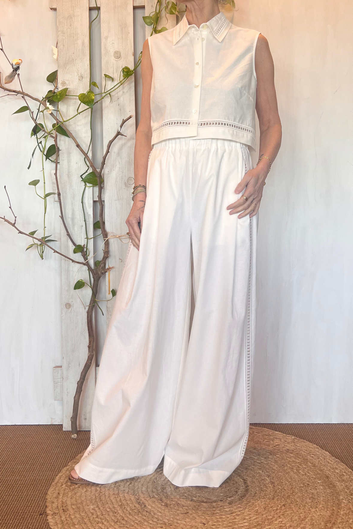 Camicia crop con ricami