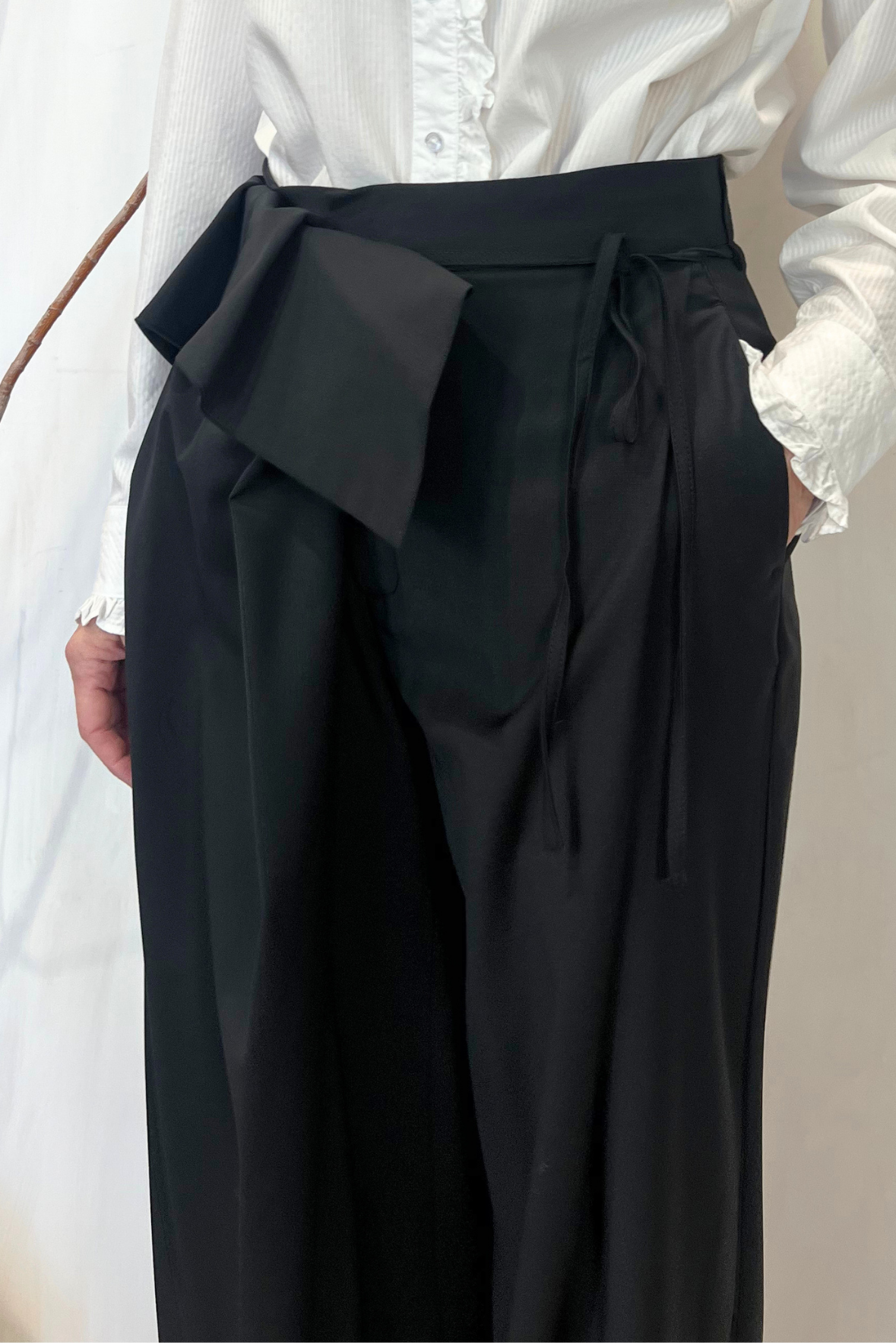 Pantalone effetto scultura