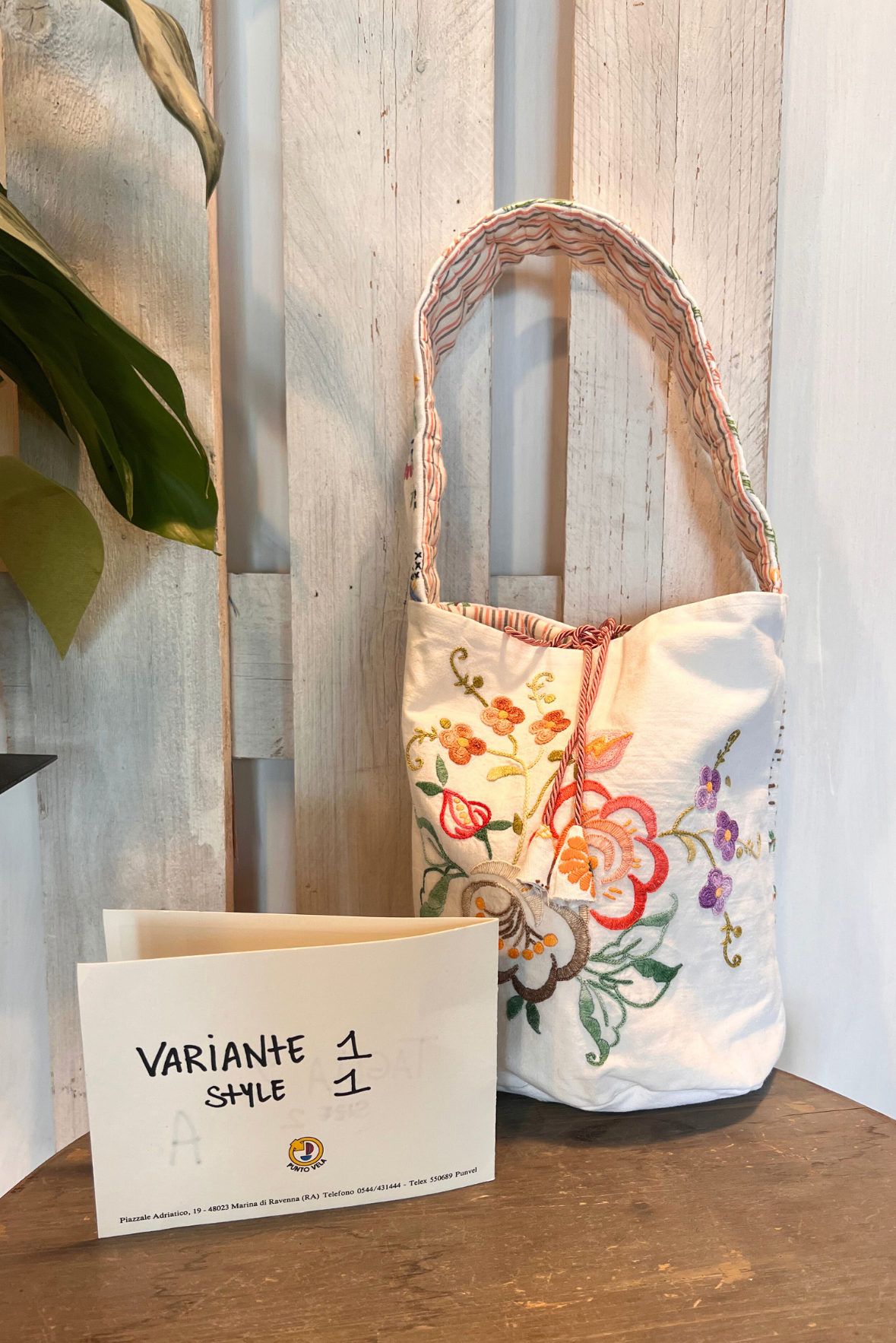 Borsa secchiello ricamato