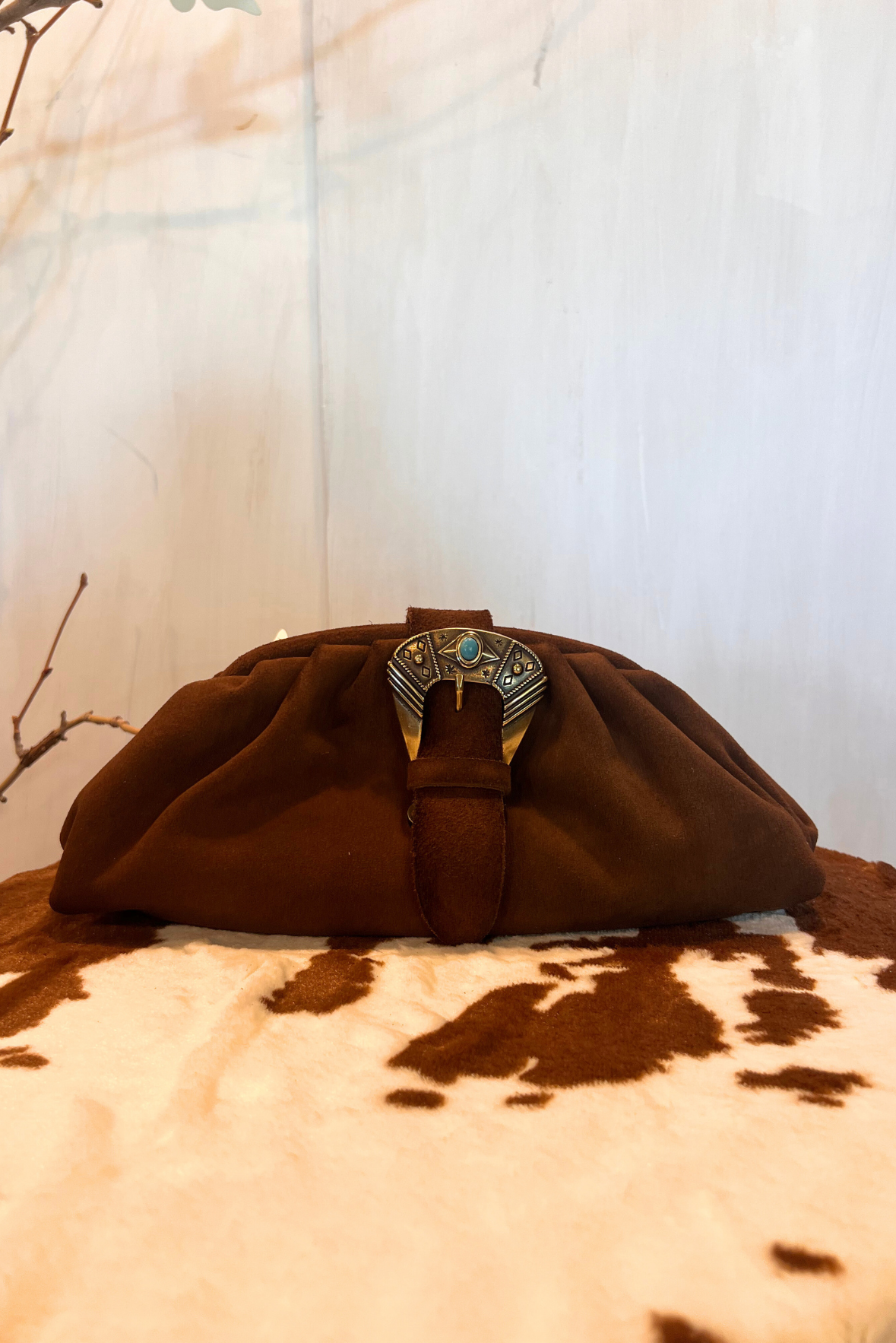 Clutch in camoscio e fibbia