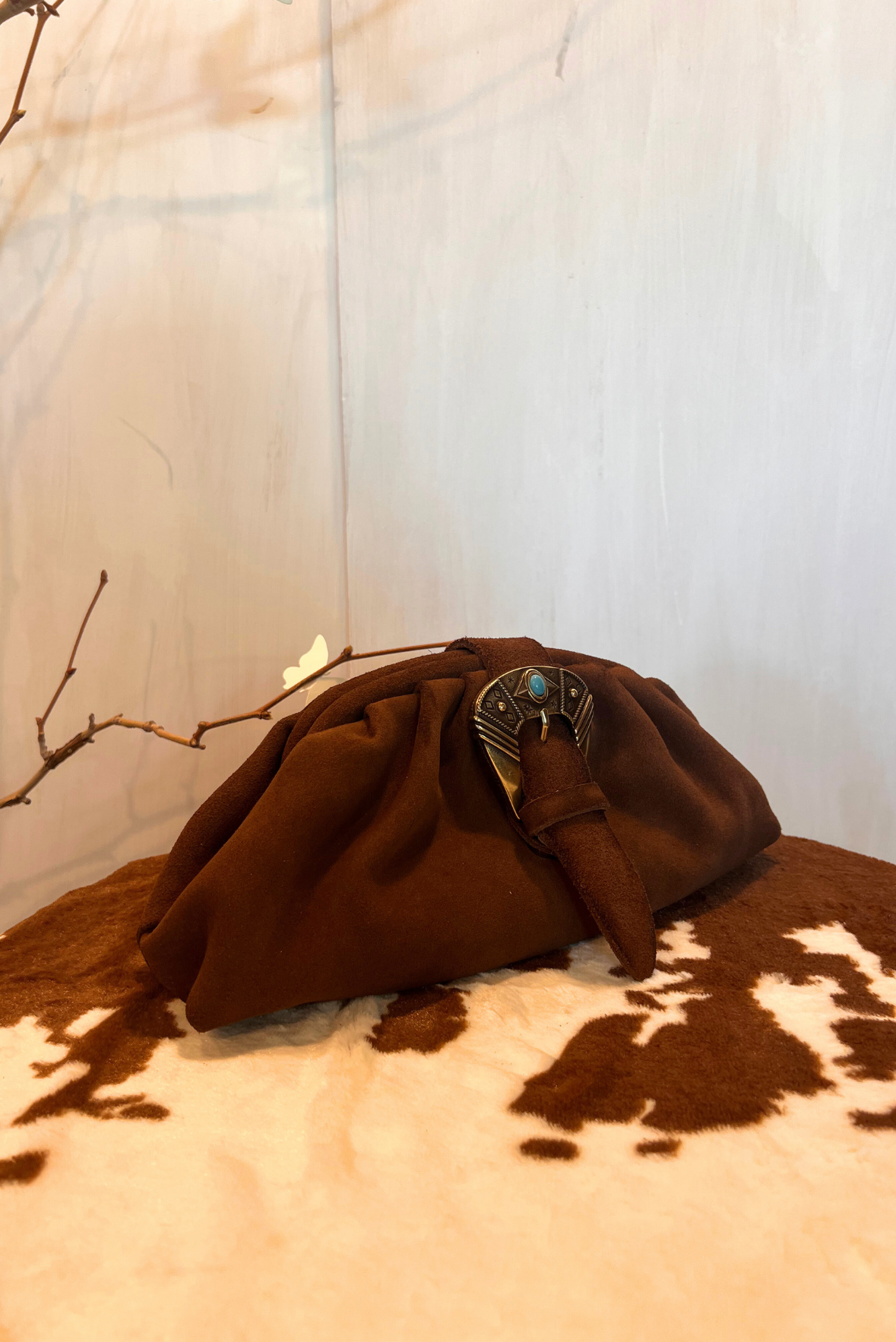Clutch in camoscio e fibbia