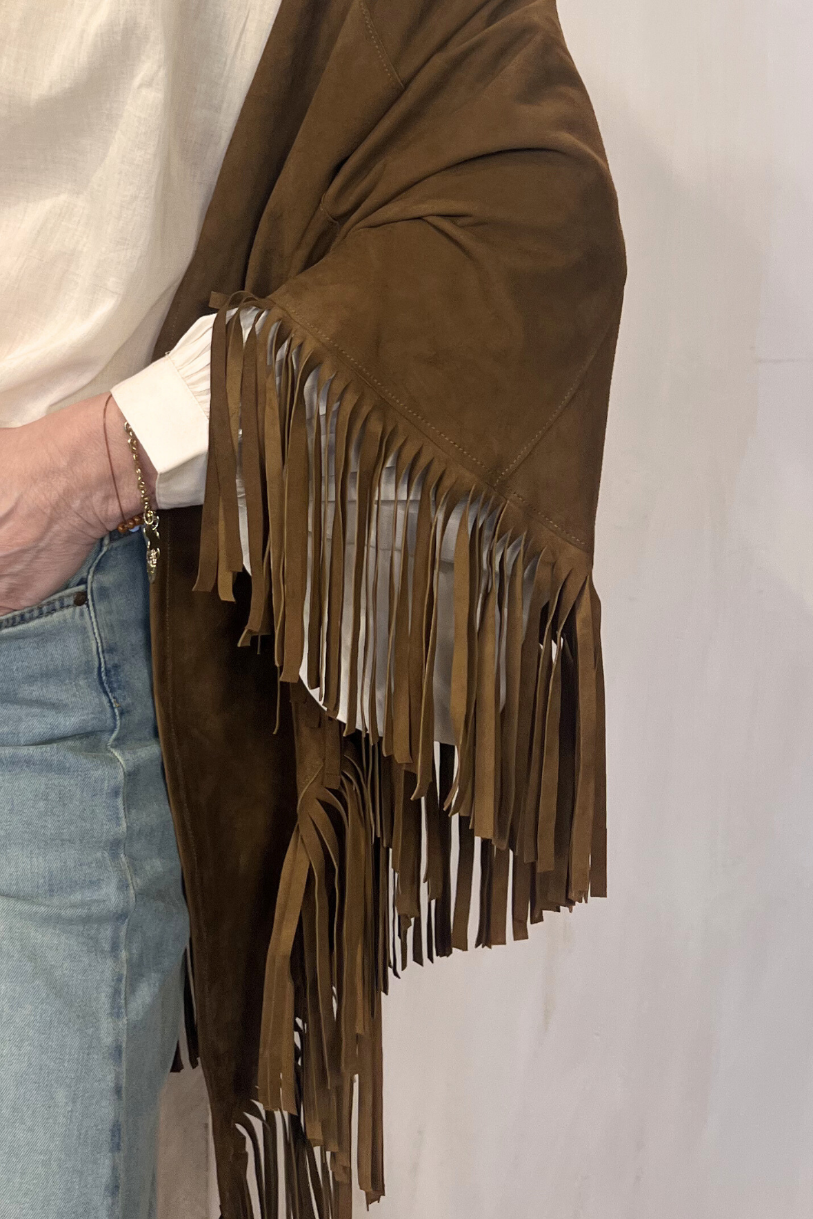 Scialle in pelle con frange