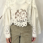 Blusa con pizzo e maxi maniche