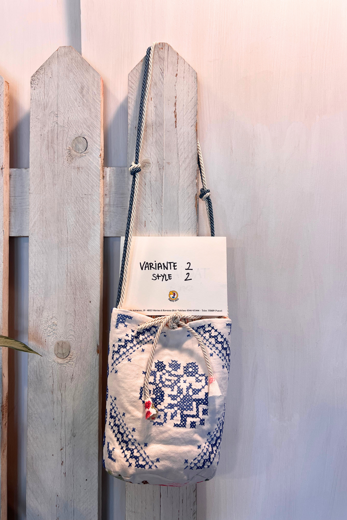Borsa ricamata con tracolla