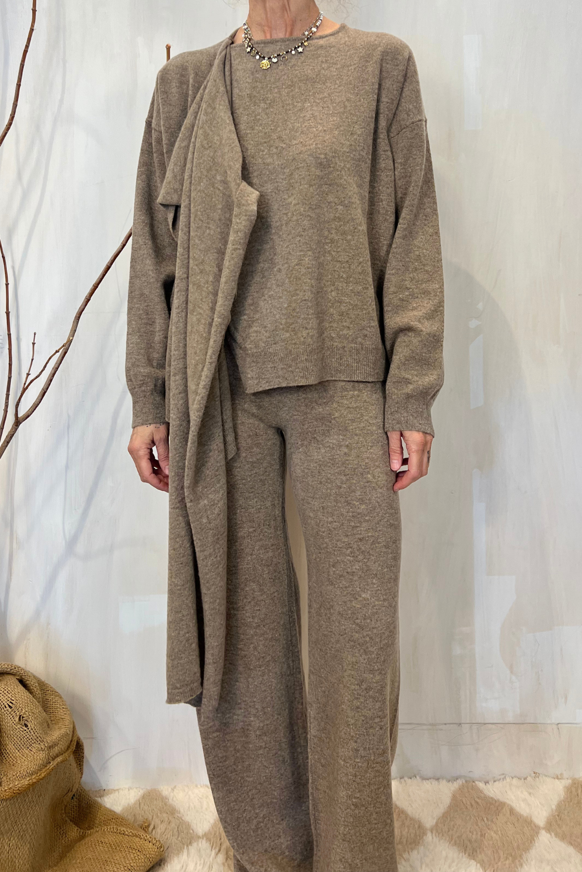 Maglia con sciarpa in lana vergine