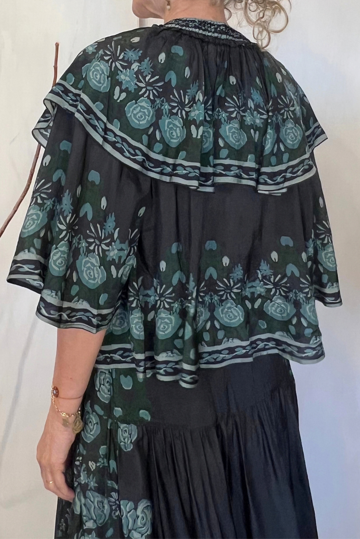 Blusa con mantellina in viscosa