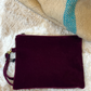 Clutch in velluto con ricami e applicazioni