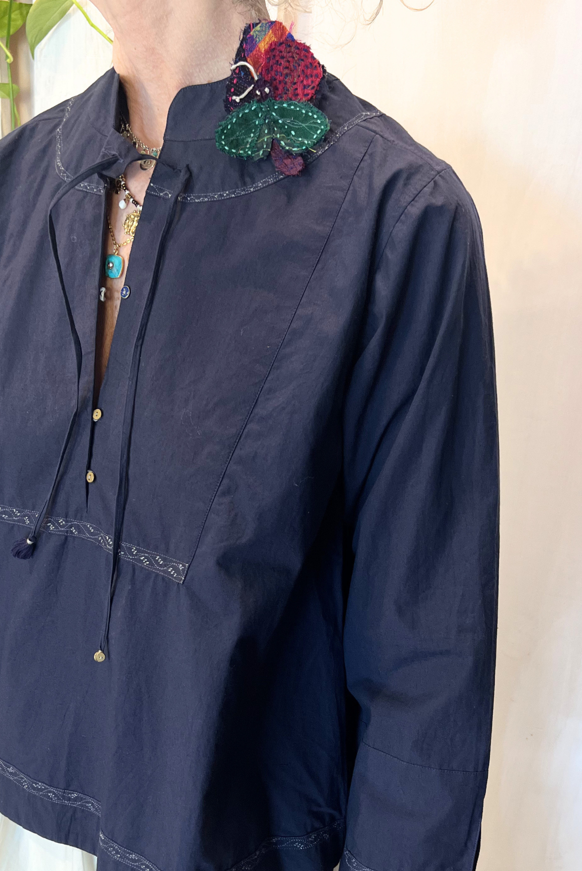 Blusa con ricami