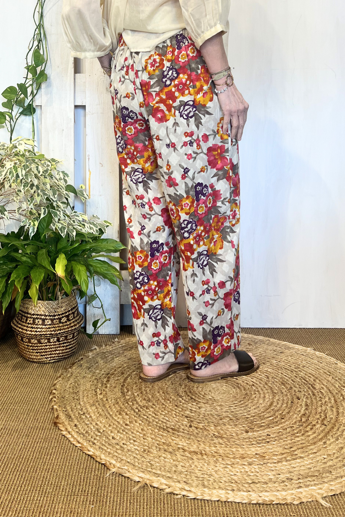 Pantalone a fantasia con ricami