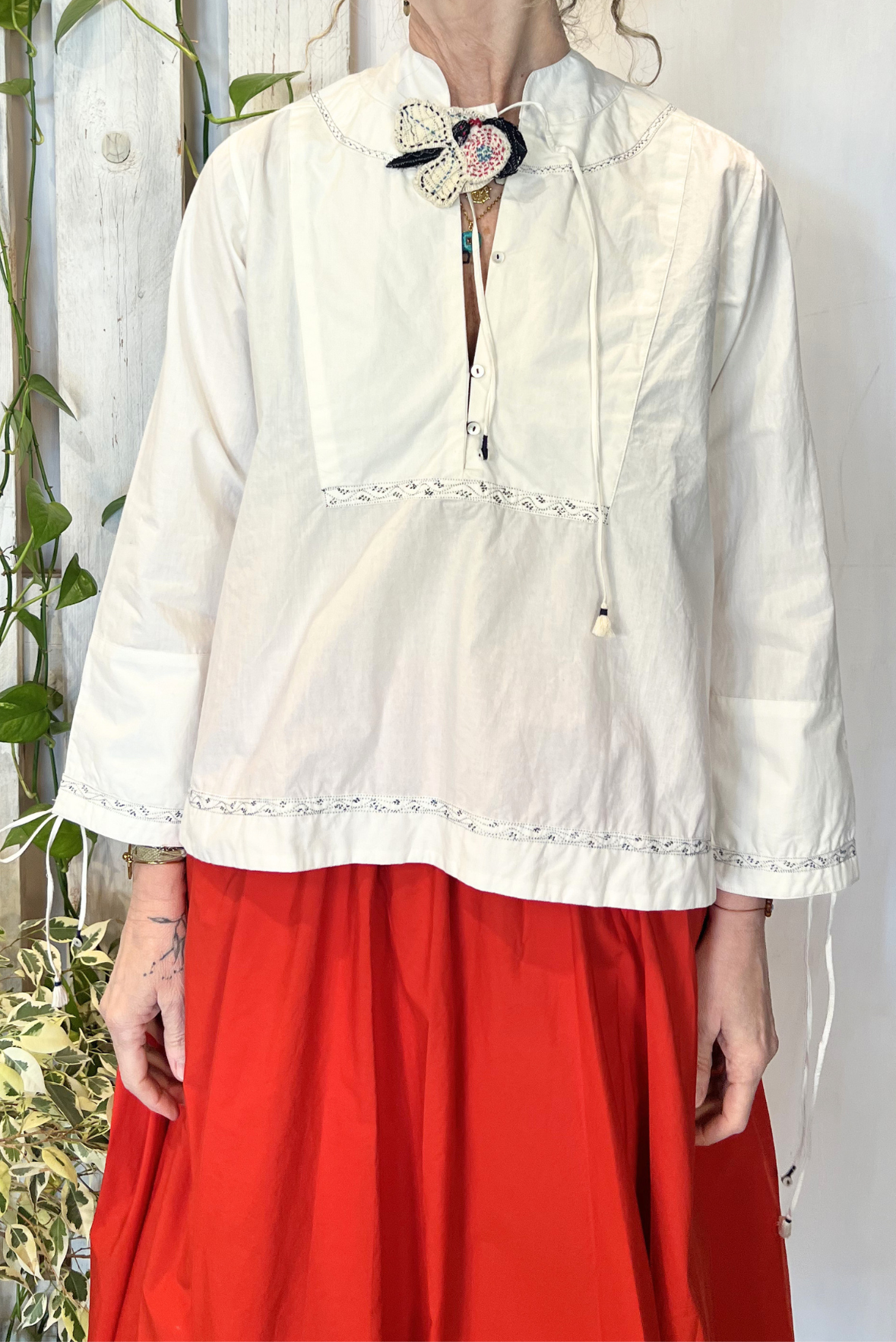 Blusa con ricami