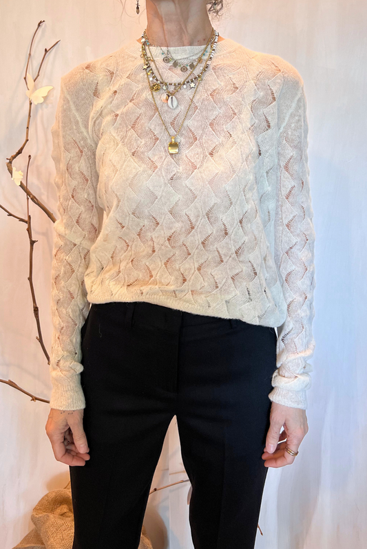 Maglia in lana operata