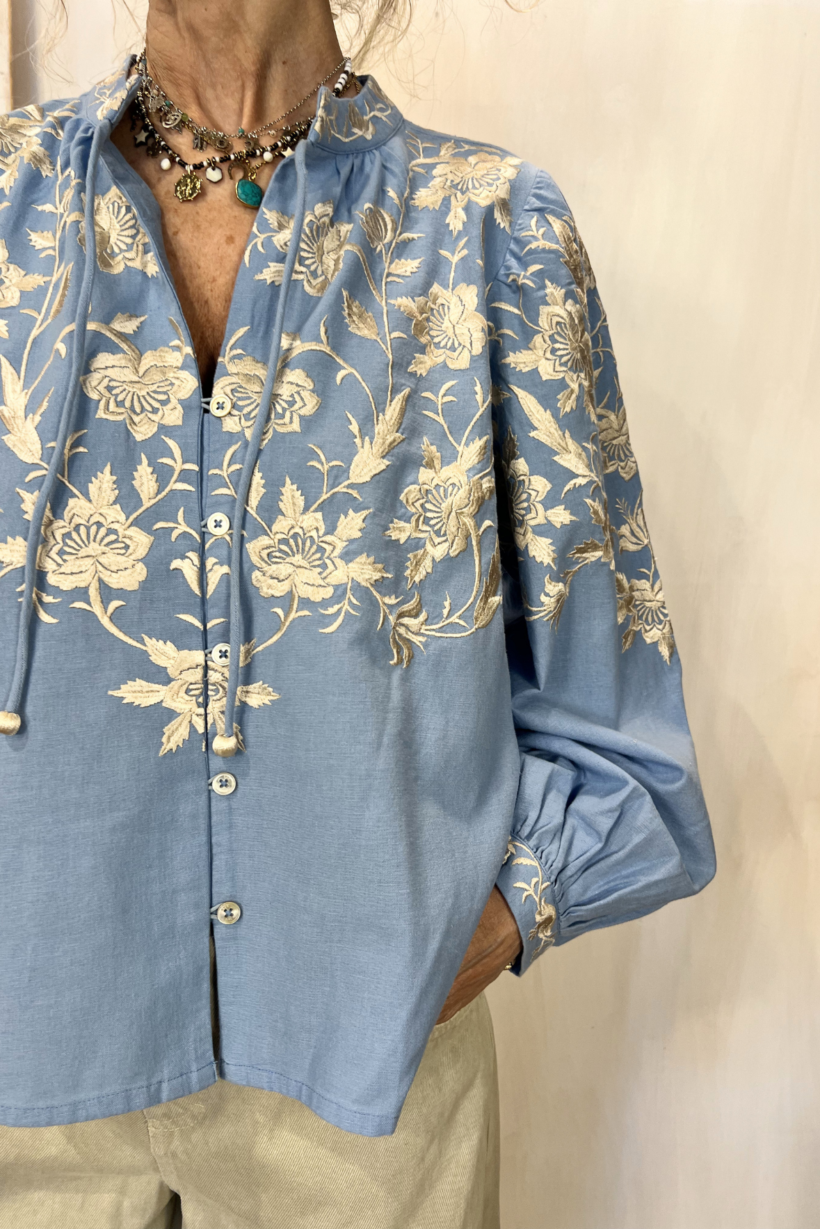 Camicia con ricami
