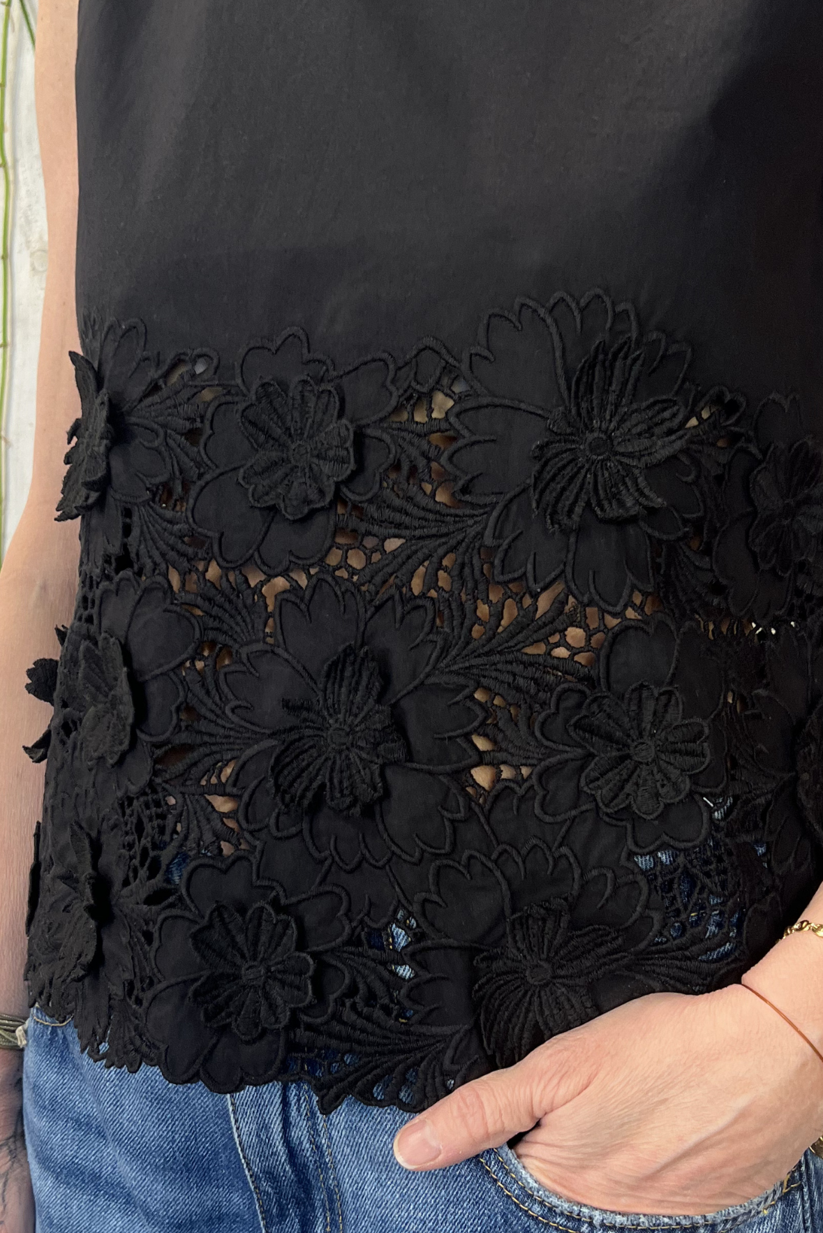Top con pizzo