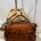 Borsa in pelle con frangine borchiate