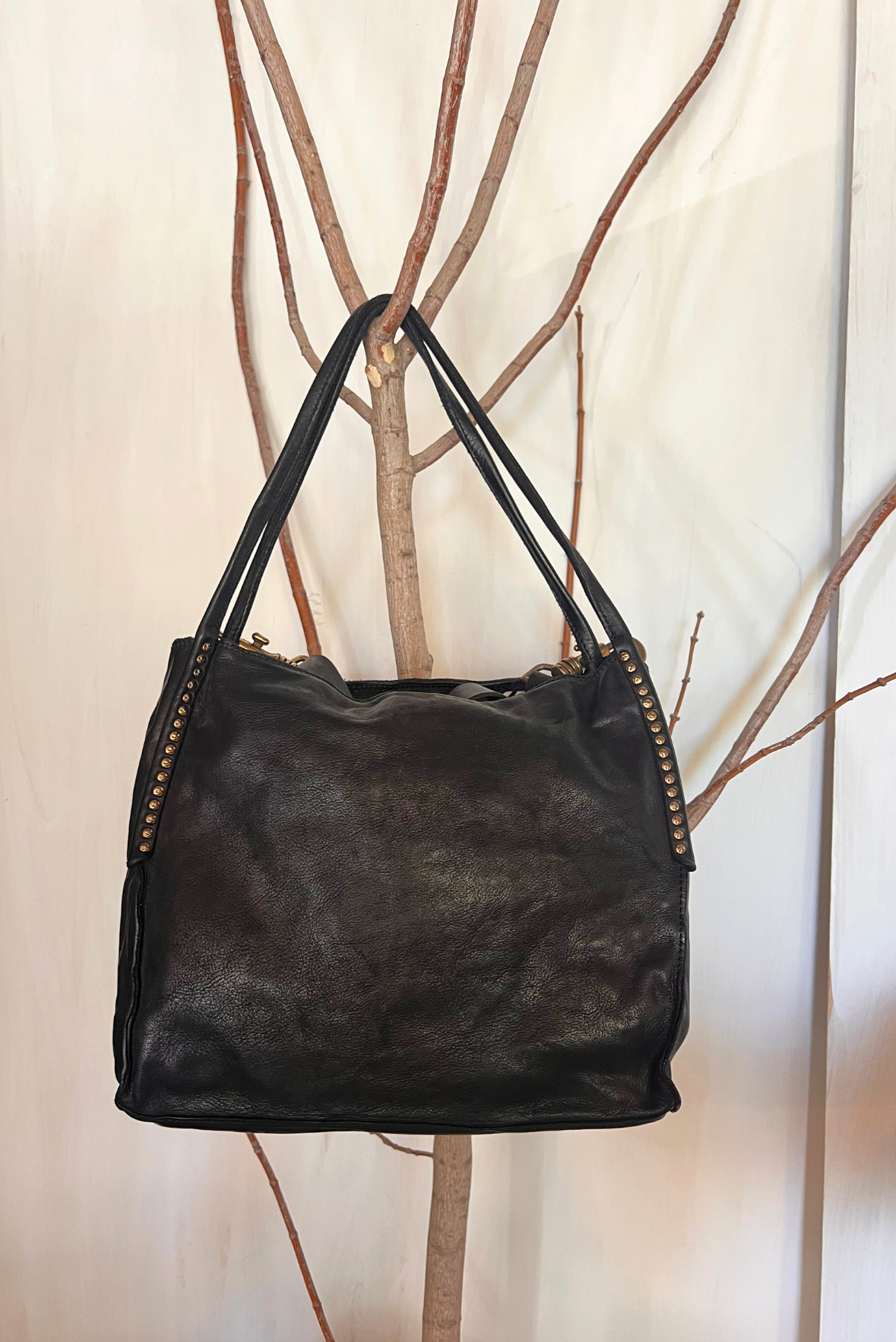 Borsa shopper con borchiette