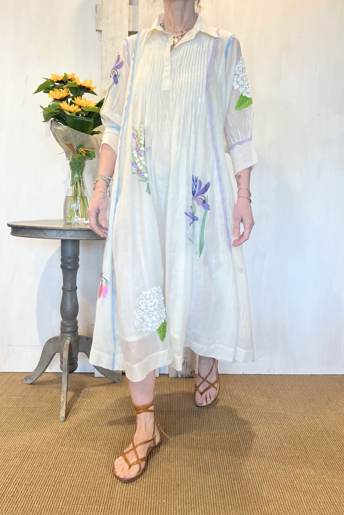 Abito con ricami misto seta