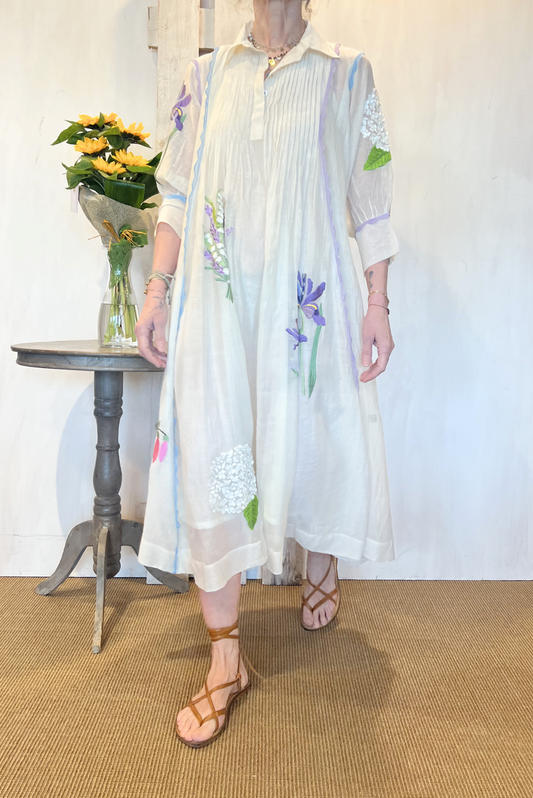 Abito con ricami misto seta