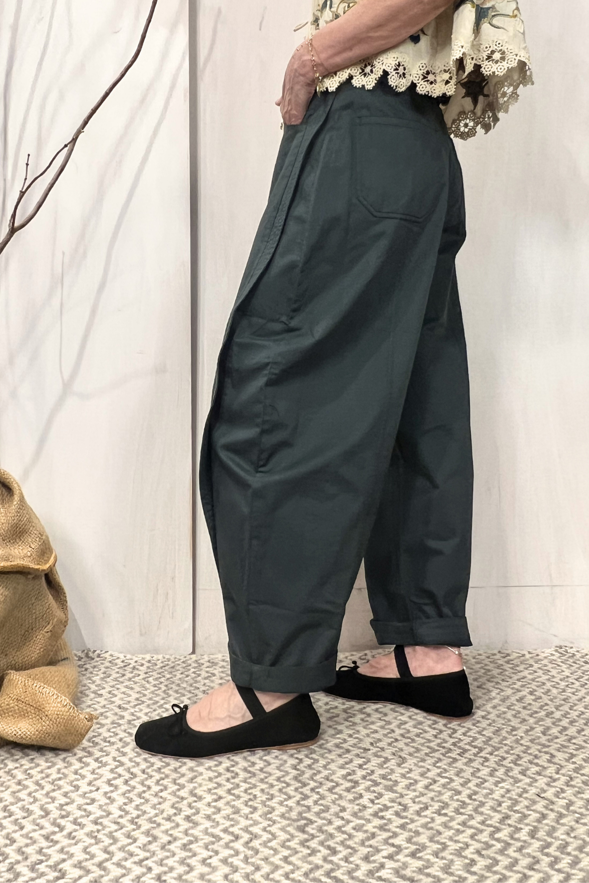 Pantalone balloon con cintura in pelle