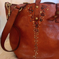 Shopper in pelle e borchie