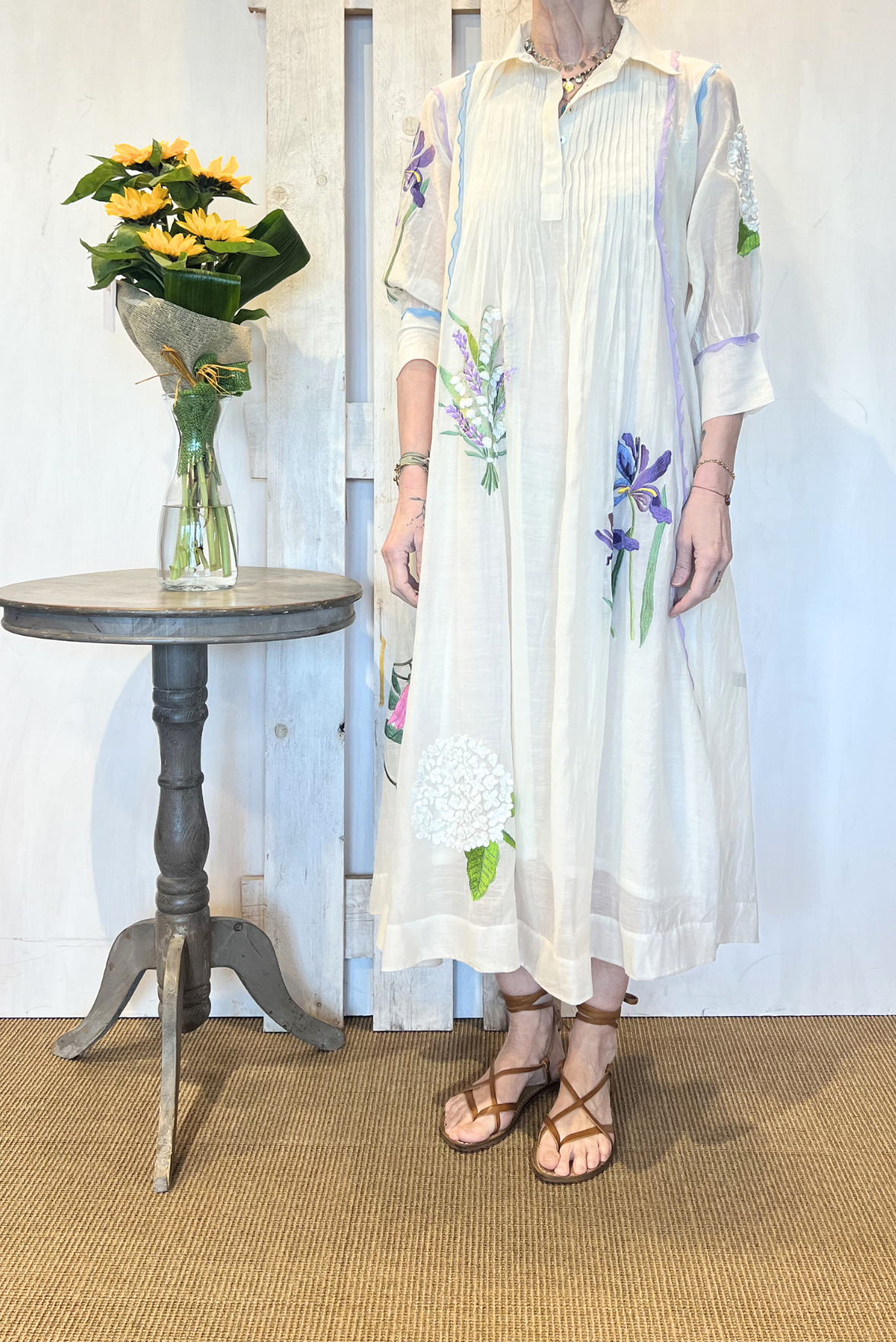 Abito con ricami misto seta