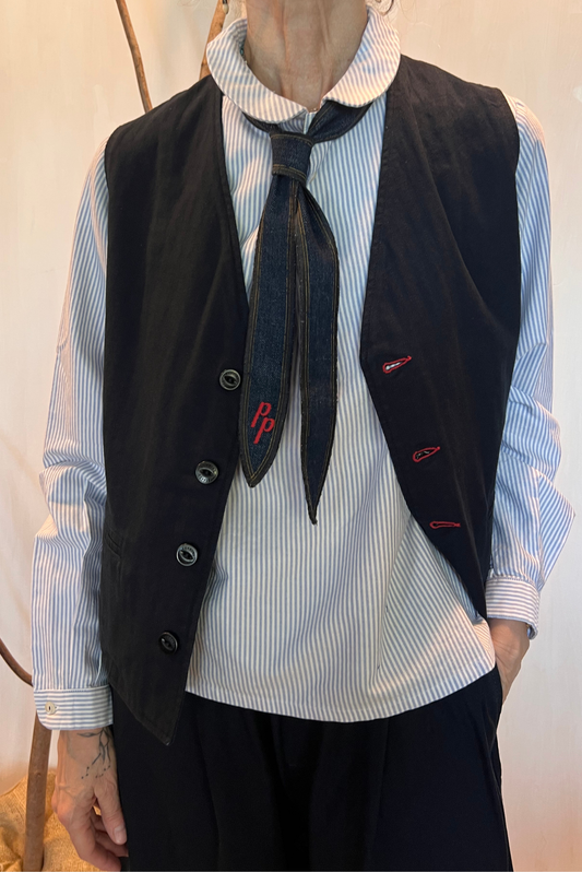 Cravattino in denim con ricamo