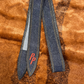 Cravattino in denim con ricamo