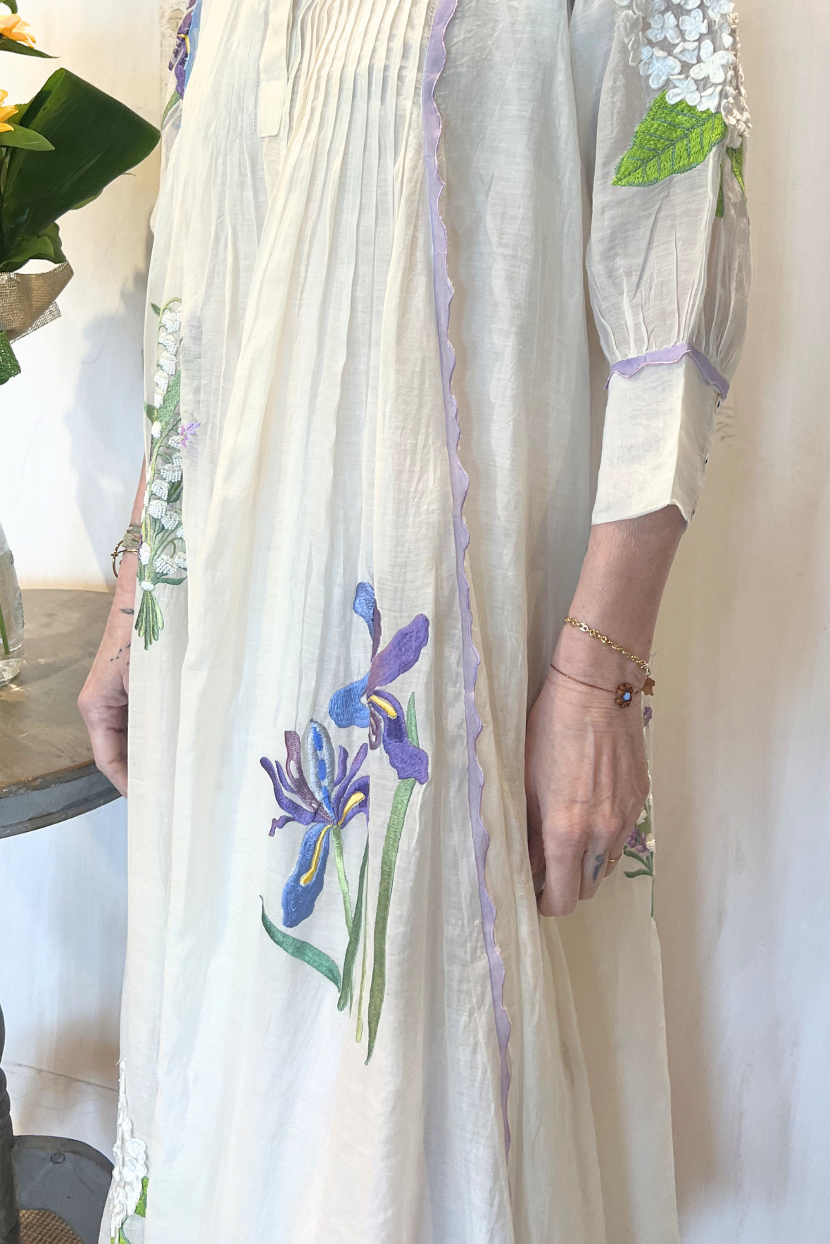 Abito con ricami misto seta