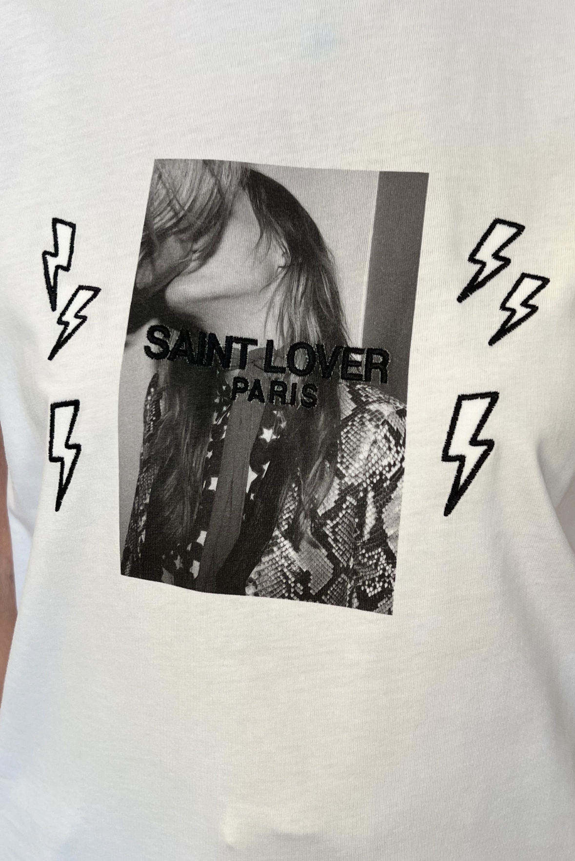 T-shirt con stampa e ricami