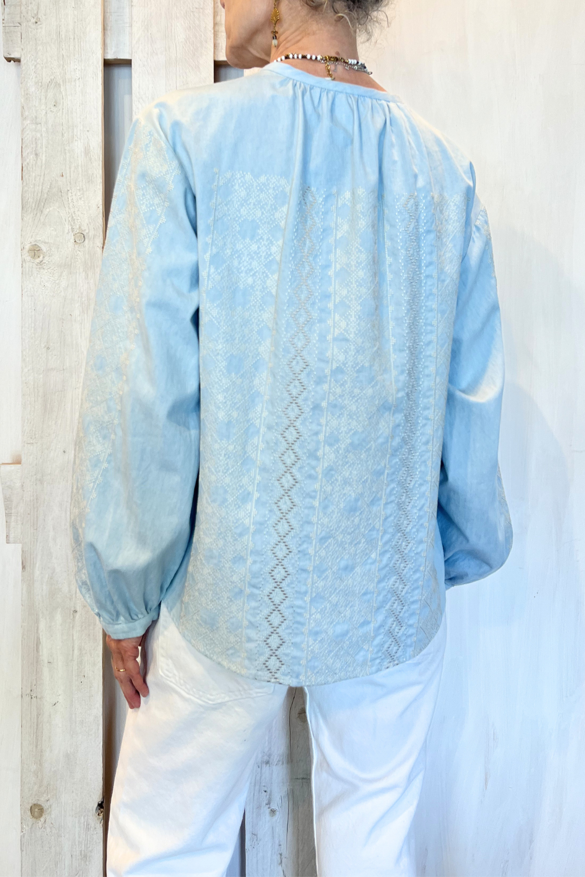 Blusa con ricami